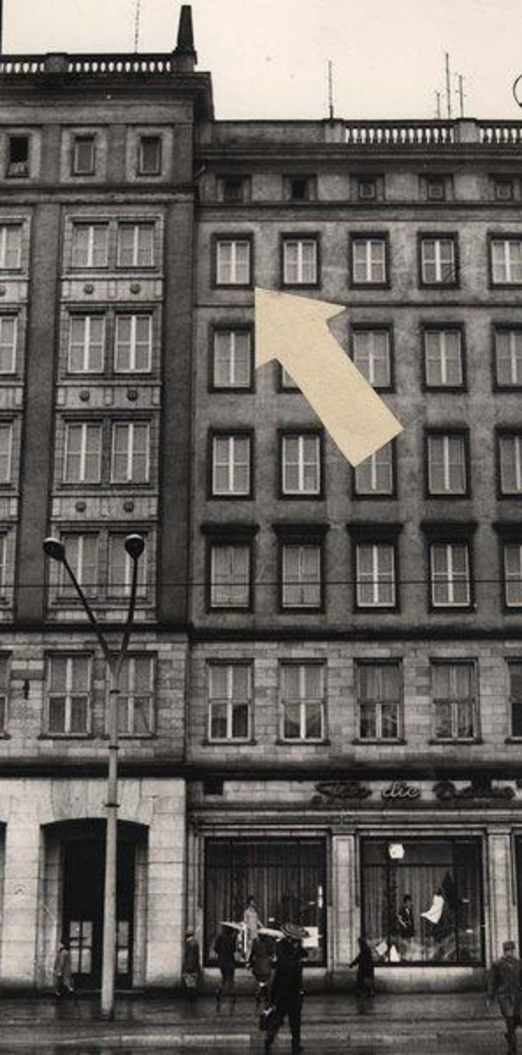 Porträt Belikow, Igor
Belikow, Igor,ukrainischer Hauptmann, rettete am 13.3.69 die 4jährige Kathrin Lehmann, die aus dem Fenster der 5. Etage ihres Wohnhauses in der Magdeburger Wilhelm-Pieck-Allee 24 stürzte, Foto zeigt das Wohnhaus, aufge. 25.3.69