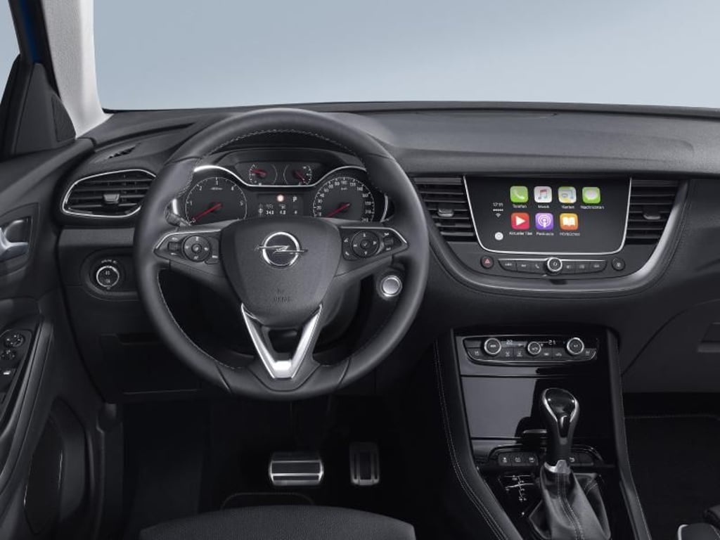 Dem Fahrer stehen zudem eine Reihe elektronischer Helfer für Sicherheit und Komfort zur Verfügung. Auf Wunsch etwa eine 360-Grad-Kamera und LED-Kurvenlicht. Foto: Opel/dpa