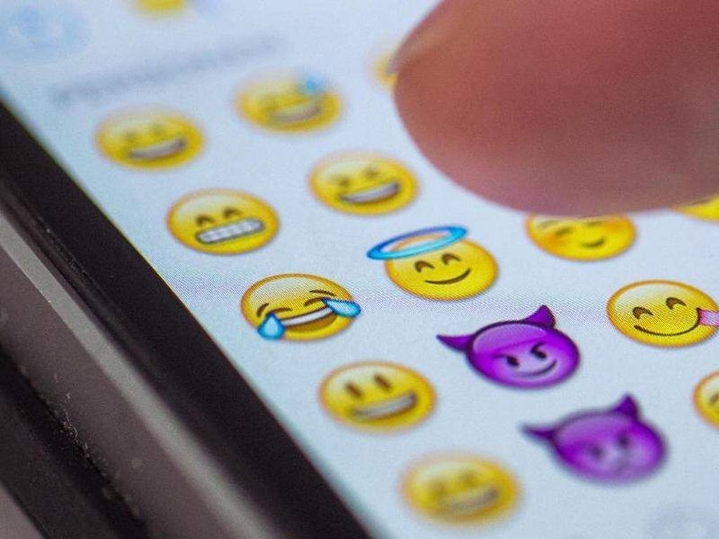 Das Emoji des Jahres lacht und weint vor Freude. Foto: Matthias Balk