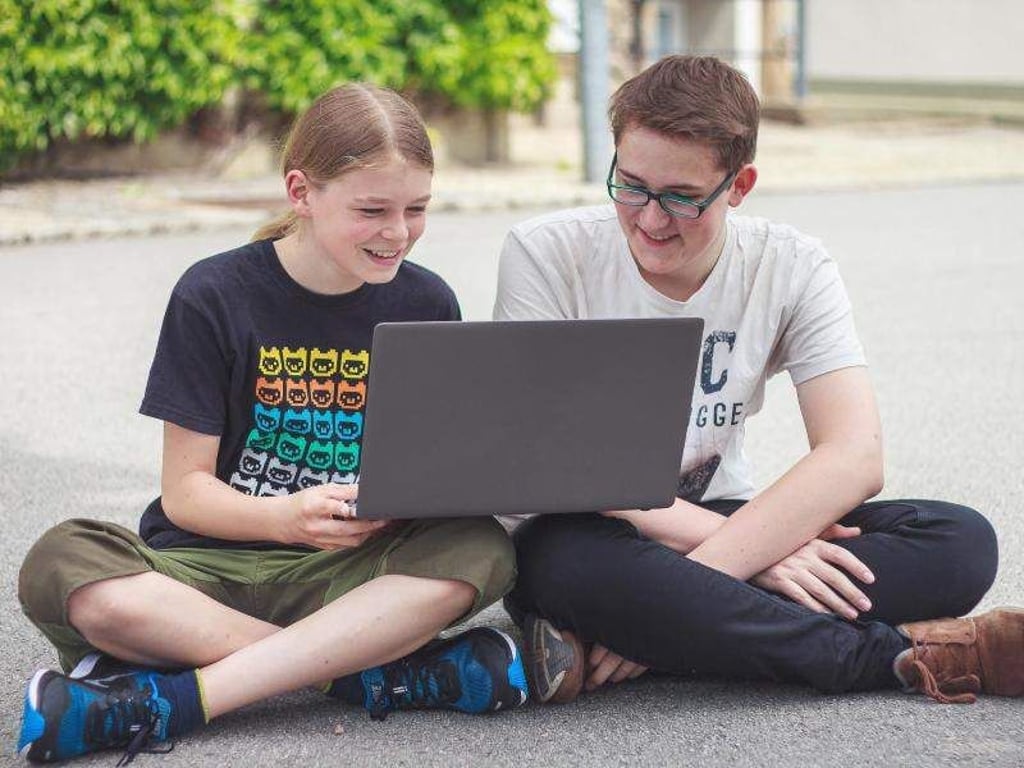 Die Schüler Noah (l) und Marius waren schon bei «Jugend hackt Ost» dabei. Foto: Joao Budney/Archiv