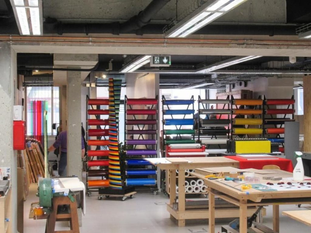 Blick ins Atelier des Künstlers Carlos Cruz-Diez in Paris. Foto: Sabine Glaubitz