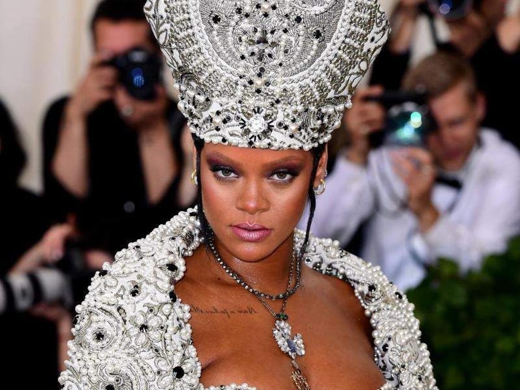 «Päpstin» Rihanna bei der «Met Gala» 2018. Foto: Ian West