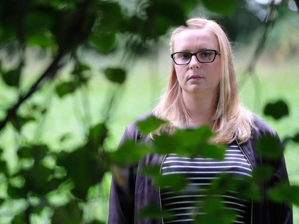 Annegret Frenzels an Alzheimer erkrankter Vater lebt heute in einer Pflegeeinrichtung. Diese Entscheidung zu treffen fiel ihr und ihrer Mutter nicht leicht. Sie besucht ihren Vater so oft sie kann. Foto: Sebastian Willnow/dpa-tmn