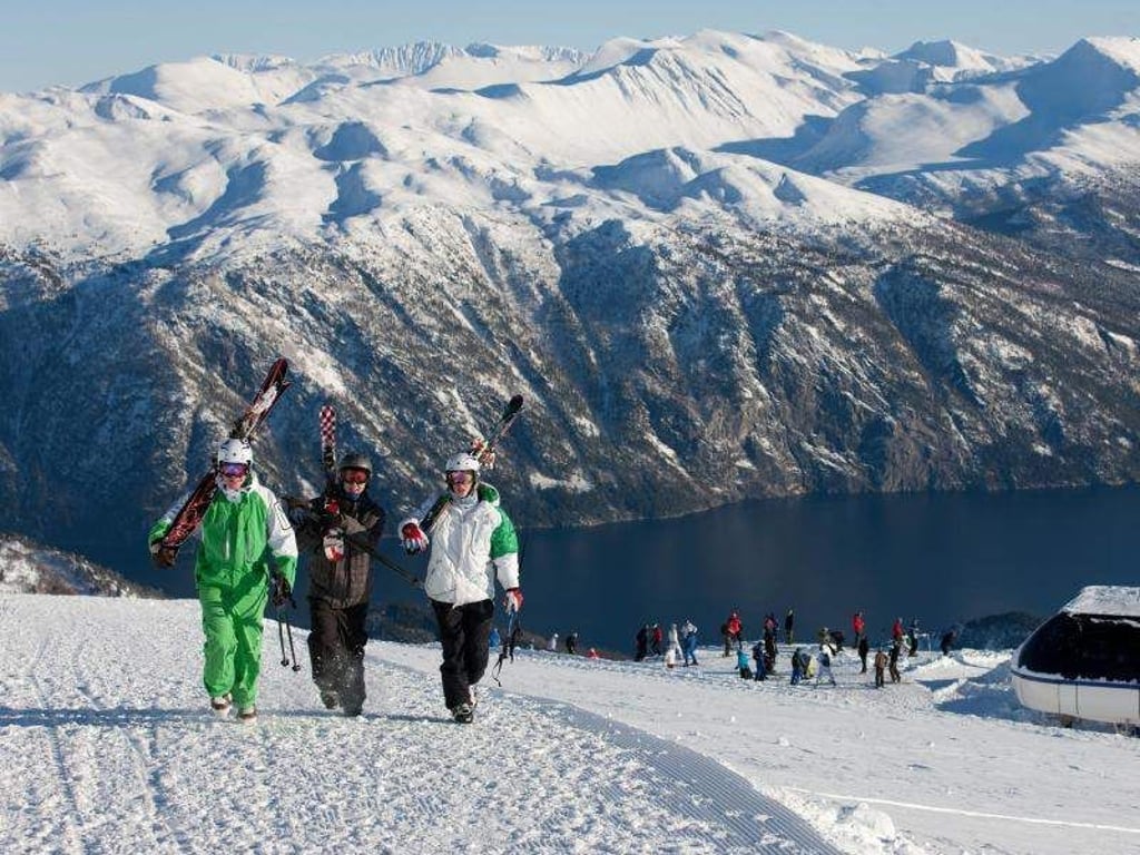 Der Tourismus in Stranda lag lange im Dornröschenschlaf - und auch heute kommen längst nicht so viele Urlauber wie in den meisten Alpen-Skigebieten. Foto: Stranda/Arild Solberg