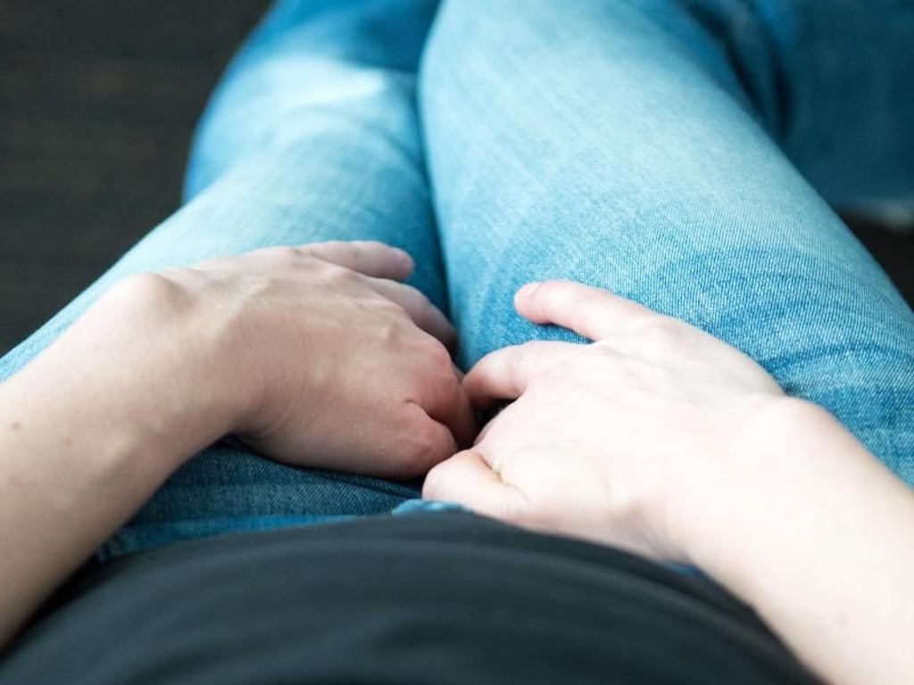 Wenn immer wieder ungewollt Urin abgeht, sollten Betroffene mit ihrem Arzt sprechen, denn Harninkontinenz kann oft gelindert oder sogar geheilt werden. Foto: Inga Kjer
