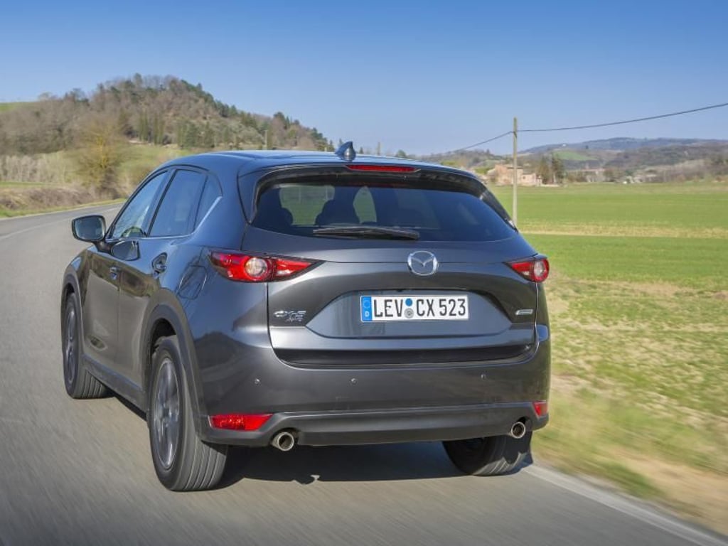 Vor allem ist der CX-5 viel ruhiger geworden. Auch bei hohen Geschwindigkeiten kann man sich leise unterhalten. Foto: Mazda/dpa
