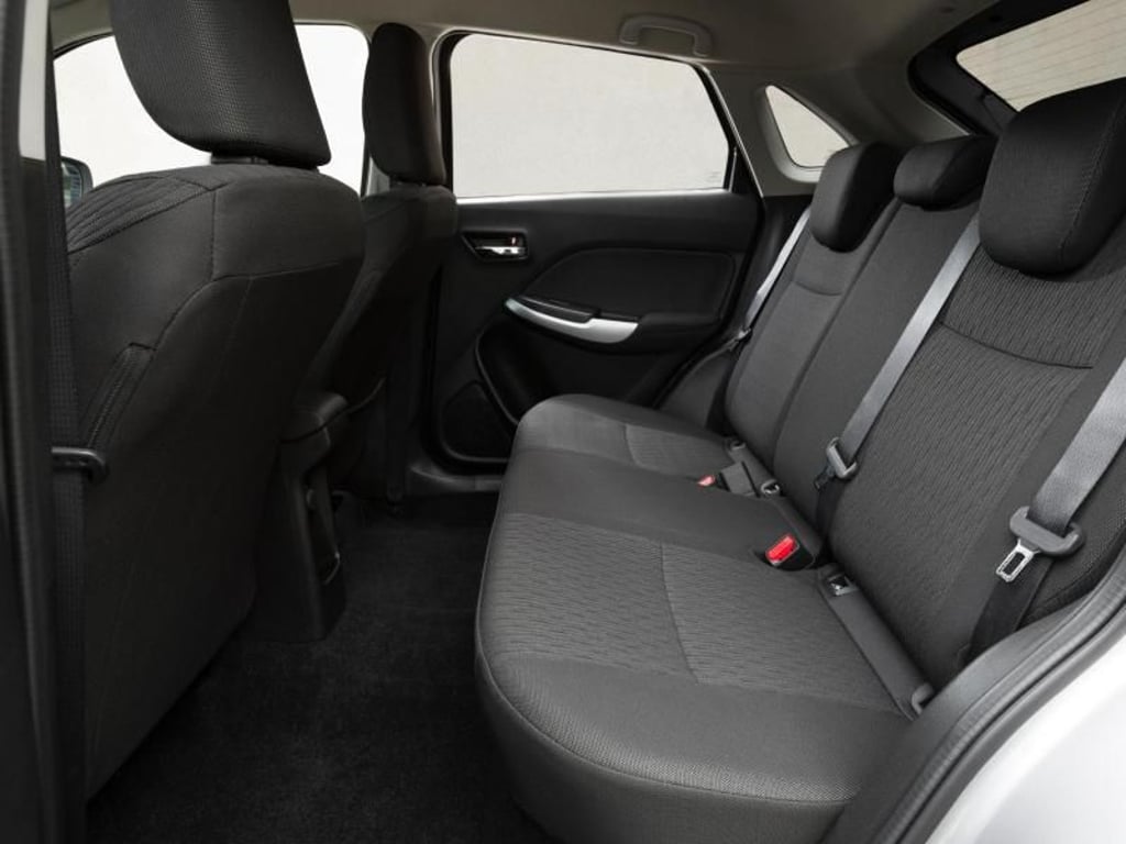 Auch hinten ist Platz für Erwachsene. Foto: Suzuki