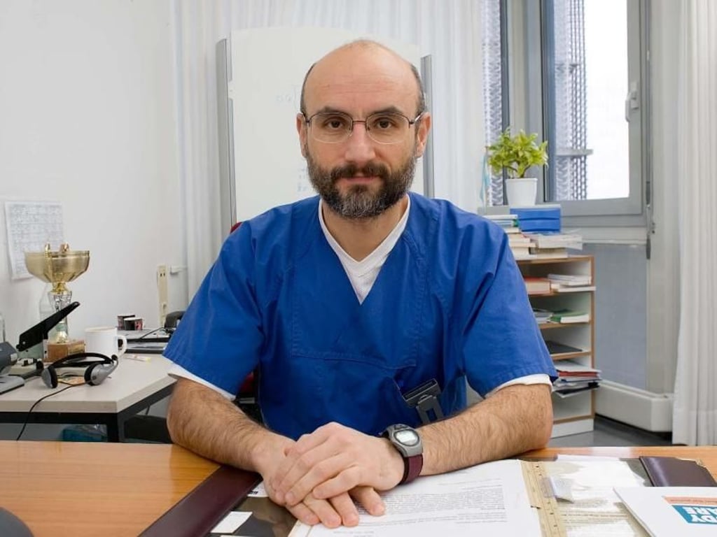 Dr. med. Fernando Dimeo ist Facharzt für Innere Medizin und Sportmedizin beim Sport-Gesundheitspark Berlin. Foto: Fernando Dimeo