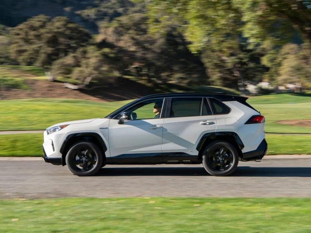 Das Kofferraumvolumen des RAV4 hat zugenommen und misst nun 580 bis 1690 Liter. Foto: Toyota