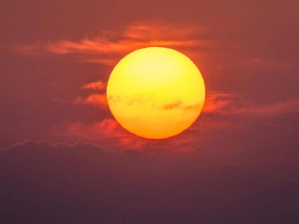 Die Sonne geht auf. Foto: Arne Immanuel Bänsch/Archiv