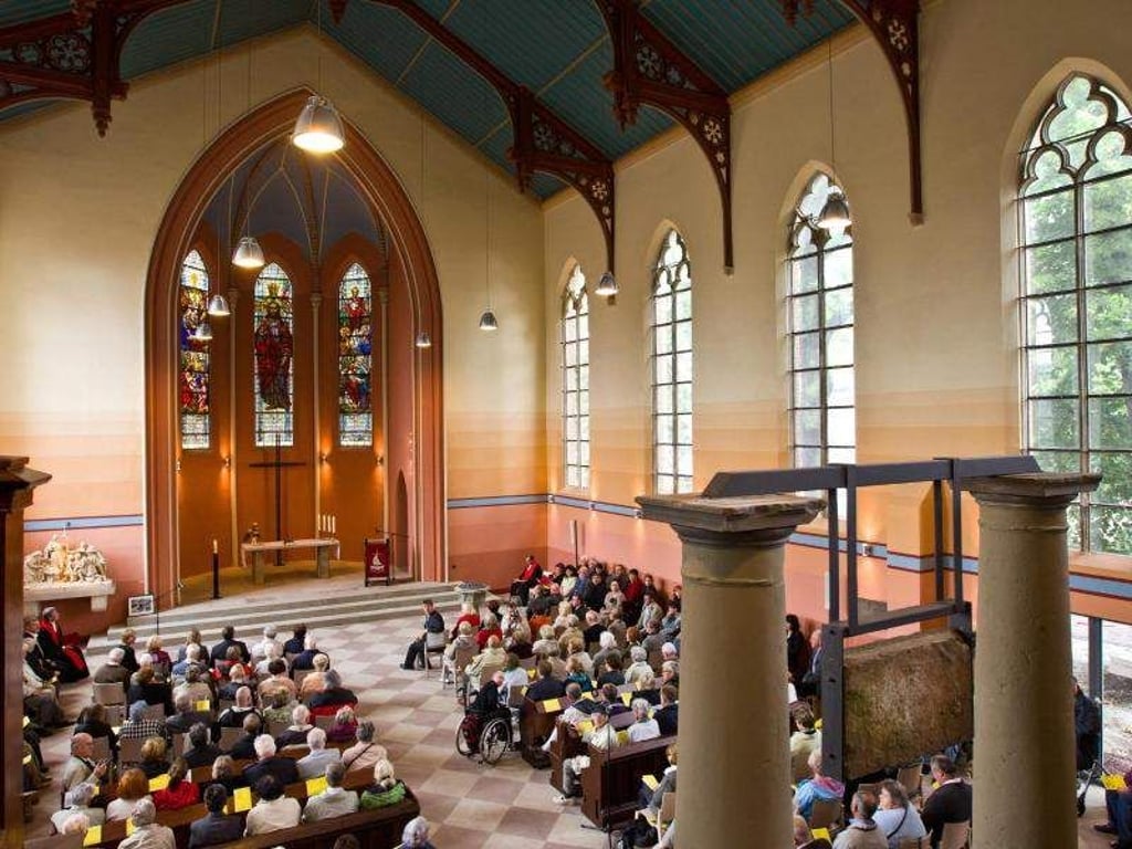 Ein Gottesdienst in der evangelische Kirche Sankt Gertraud in Magdeburg. Foto: Jens Wolf/Archiv
