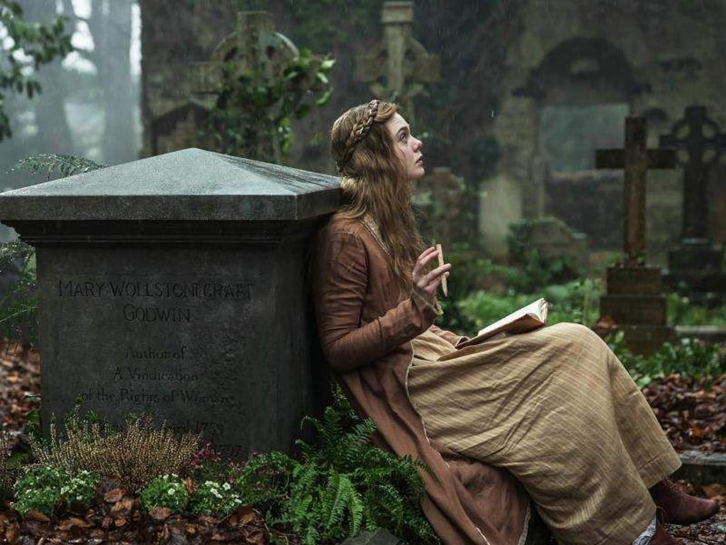 Mary Shelley (Elle Fanning) am Grabstein ihrer Mutter. Foto: Prokino Filmverleih GmbH