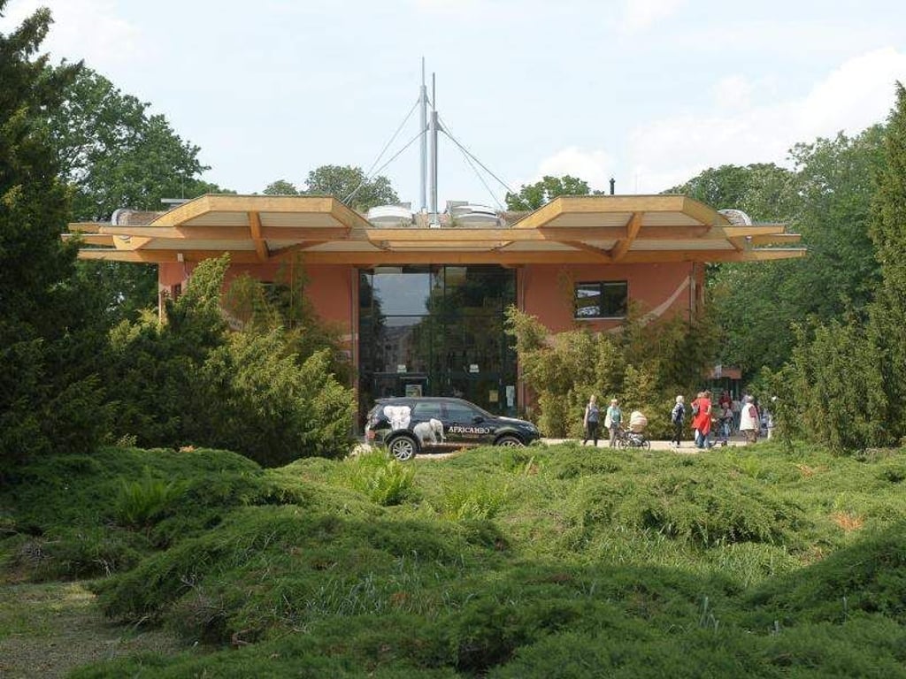 Der Eingang zum Magdeburger Zoo. Archivfoto: Heiko Rebsch/