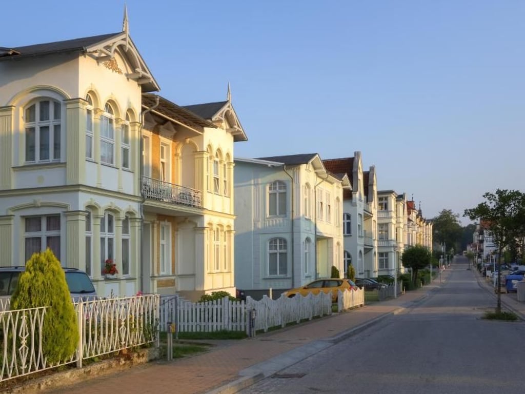 Die Bäderarchitektur aus der Kaiserzeit macht auch heute Eindruck - an der Promenade von Bansin ist noch viel davon zu sehen, genau wie in Heringsdorf und Ahlbeck. Foto: Usedom Tourismus