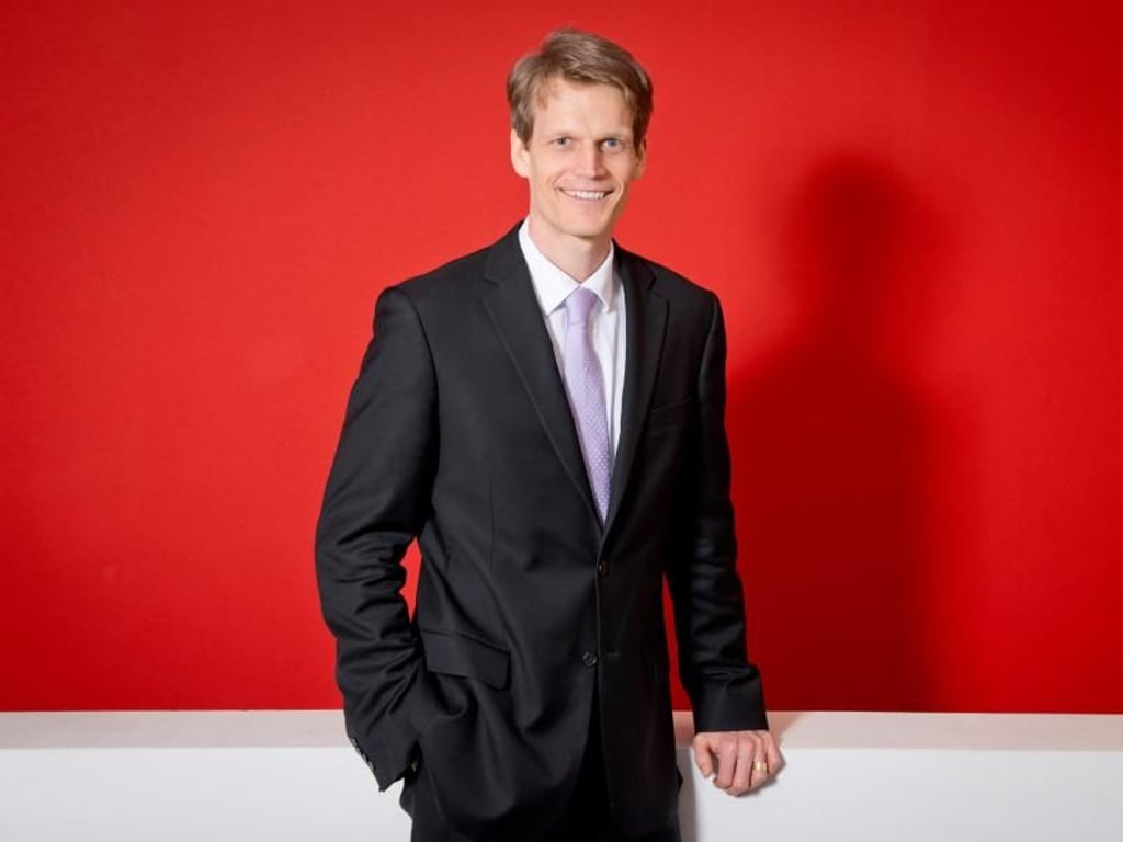 Prof. Dr. Sven Voelpel beschäftigt sich als Professor für Betriebswirtschaft an der Jacobs University Bremen unter anderem mit dem demografischen Wandel. Foto: Annette Riedl