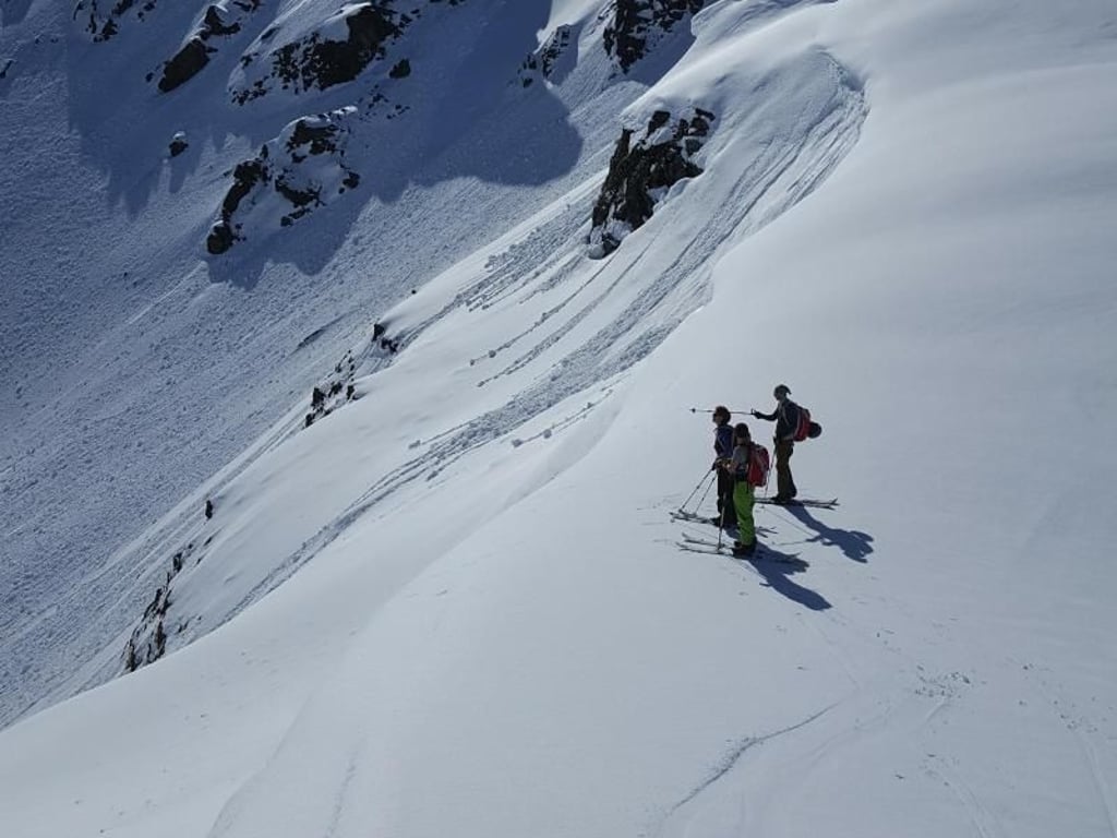 Mehrere Firmen bieten mittlerweile Splitboards an. Eine der ersten war Splitboards Europe. Foto: Splitboards Europe/dpa-tmn