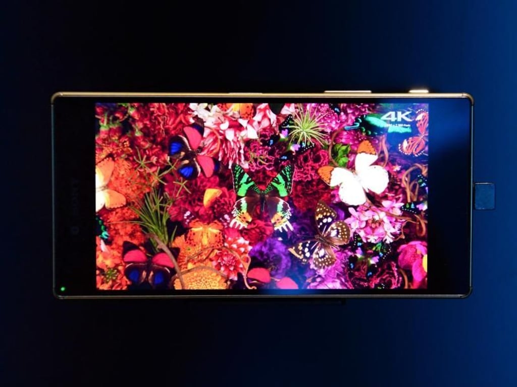 Schärfer geht es kaum auf 5,5 Zoll Displayfläche: Das 799 Euro teure Sony Xperia Z5 Premium löst mit 3840 mal 2160 Pixeln auf. Foto: Andrea Warnecke