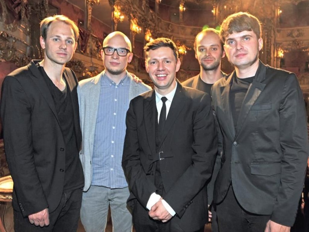 Der Schauspieler Christian Friedel (M) und die Mitglieder seiner Band Woods of Birnam. Foto: Ursula Düren