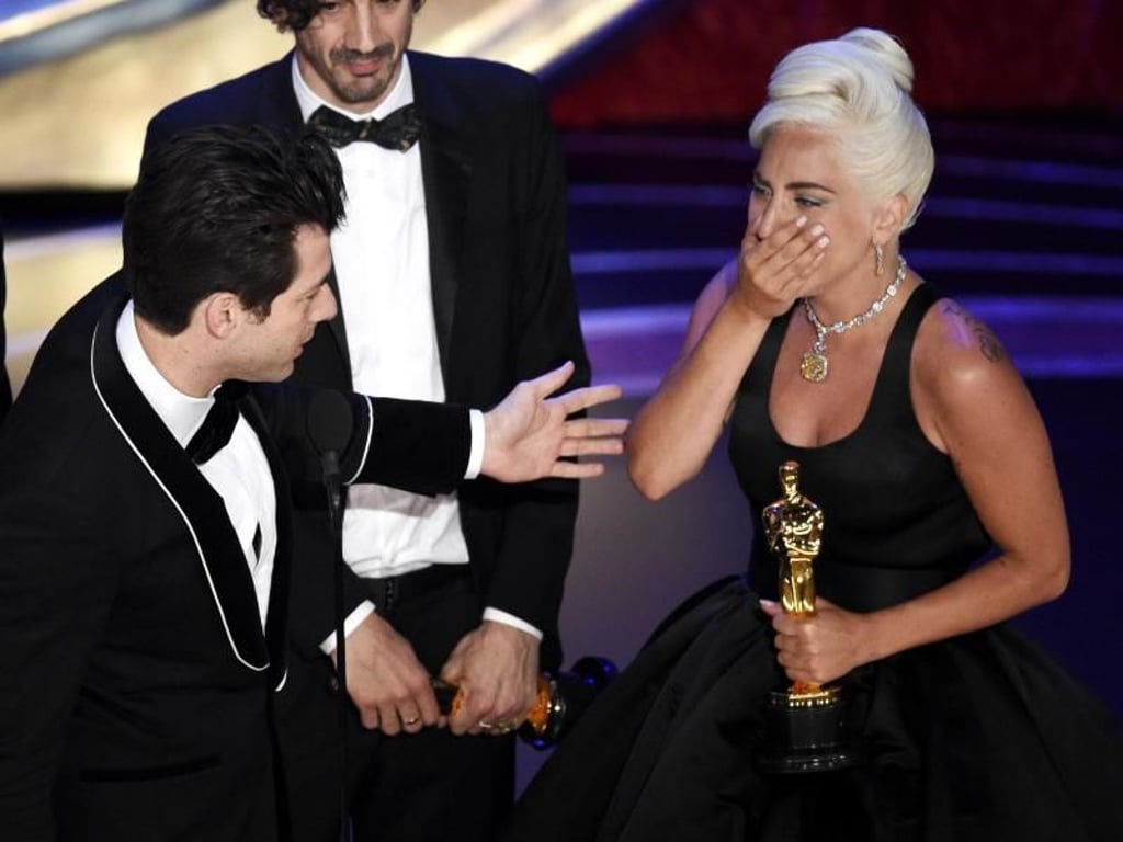 Völlig aufgelöst: Lady Gaga hat mit ihren Ko-Autoren für den Song «Shallow» einen Oscar gewonnen. Foto: Chris Pizzello/Invision/AP