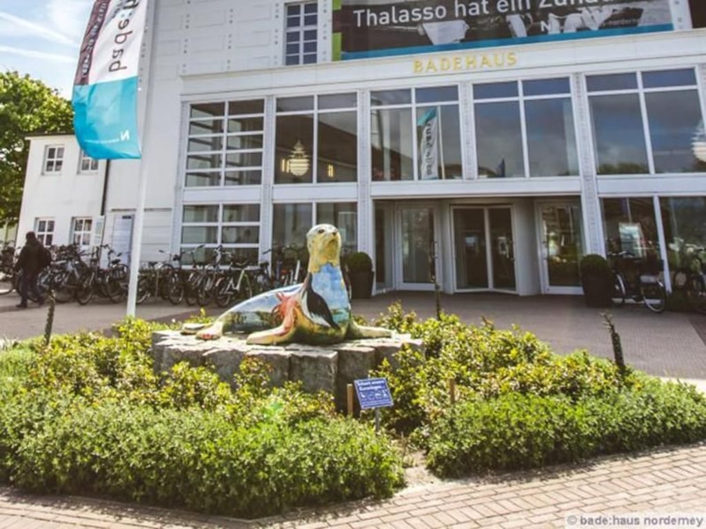 Auf Norderney können sich Urlauber zum Beispiel im Badehaus entspannen. Foto: Staatsbad Norderney GmbH
