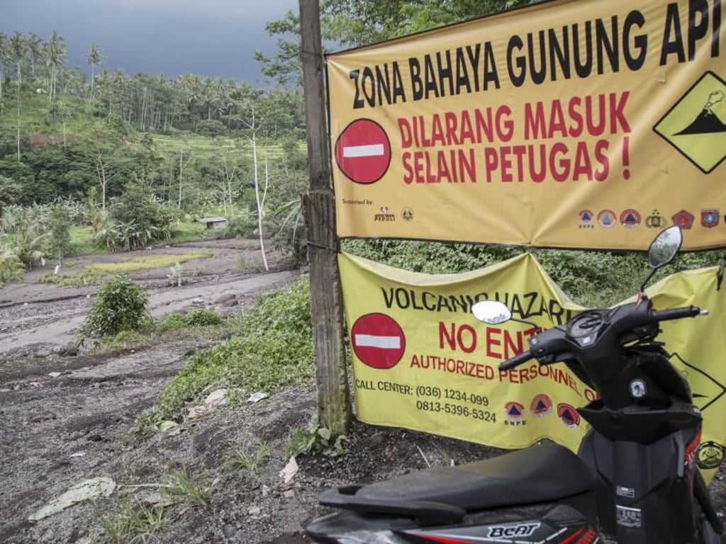 Während der schweren Ausbrüche im November 2017 wurde eine große Sicherheitszone rund um den Mount Agung gesperfrt. Foto: Donal Husni/ZUMA Wire