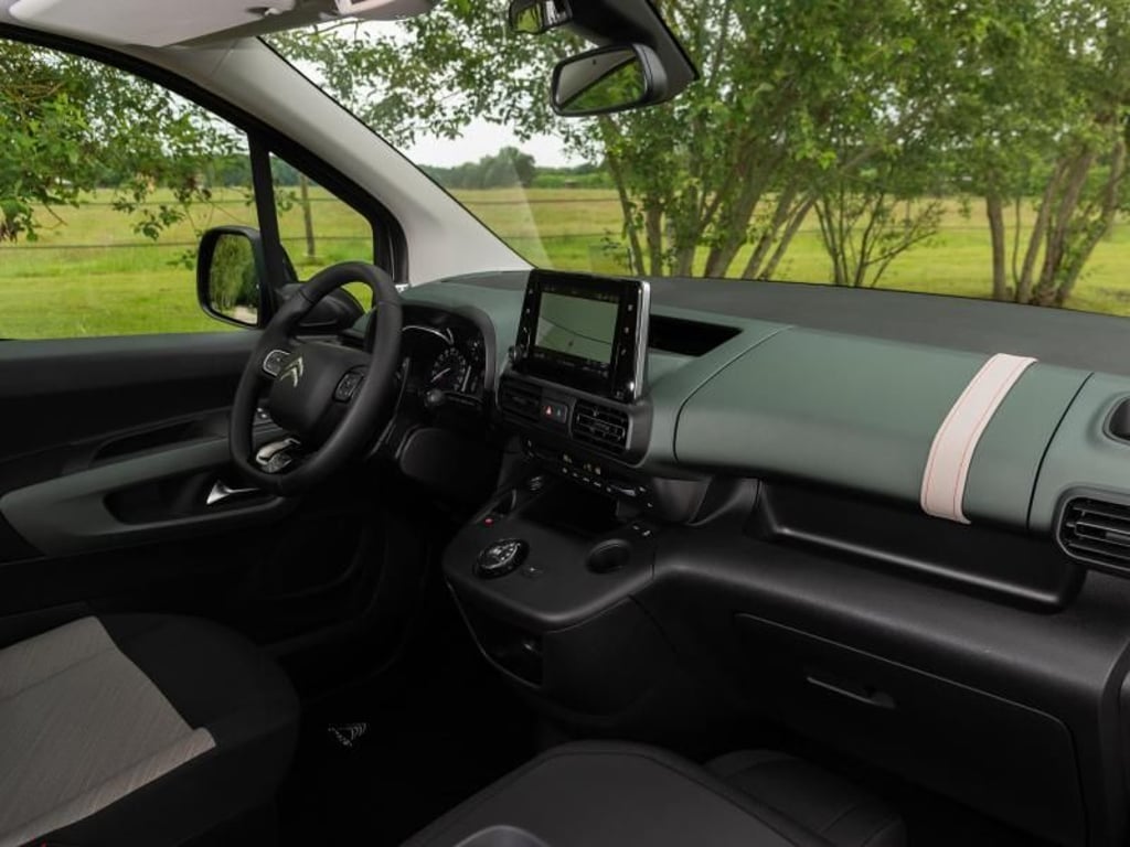 Der Berlingo ist mit knapp 20 Assistenzsystemen ausgestattet. Darunter ist auch eine Bergabfahrhilfe und eine Traktionskontrolle. Foto: Citroën