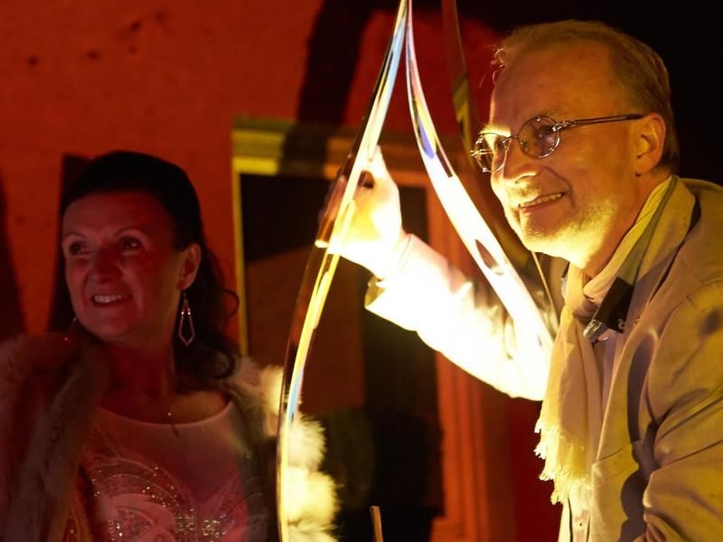 R.O.Schabbach (r) erhielt von Prinzessin Herta Margarethe von Habsburg-Lothringen die Auszeichnung «Flame of peace». Foto: Thomas Frey