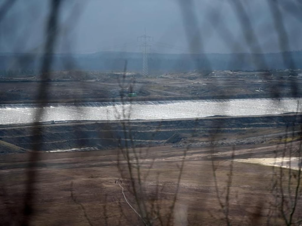 Tonnenweise werden die Sonderabfälle durch Deutschland transportiert. Vieles landet in NRW. Foto: Henning Kaiser