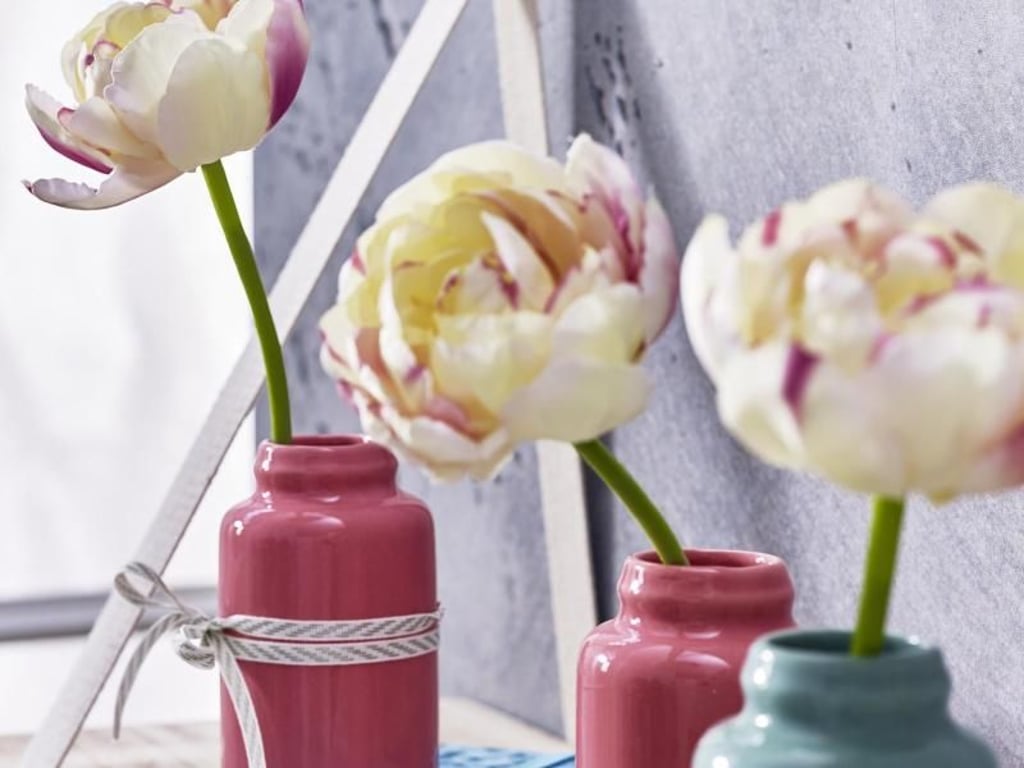 Die Hersteller von Wohndekorationen wie Depot legen einen Fokus auf jahreszeittypische Blumen. Tulpen sind ein Klassiker zu Ostern. Foto: Depot