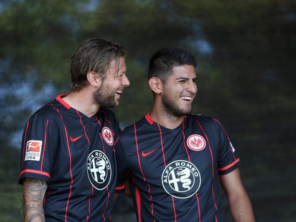 Carlos Zambrano (R) steht Eintracht Frankfurt nach überstandener Verletzung wieder zur Verfügung. Foto: Fedrik von Erichsen