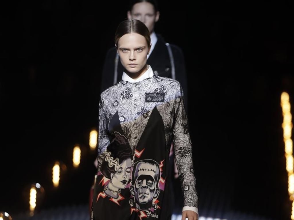 Cara Delevingne zeigt sich Frankensteins Monster und Frankensteis Braut. Foto: Luca Bruno/AP