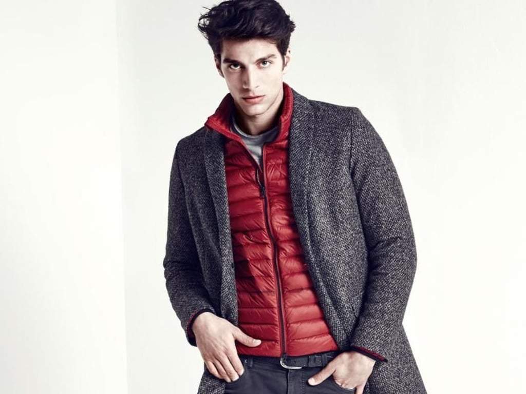 Leichtigkeit soll in der Herbst- und Wintermode der Männer erhalten bleiben: Daher wird auf schwere, dicke Jacken verzichtet und stattdessen mehrere Schichten übereinander getragen. Auch Cinque macht den Zwiebellook mit (Mantel ca. 300 Euro, Jacke ca. 170 Euro, Shirt ca. 50 Euro, Hose ca. 150 Euro). Foto: Cinque