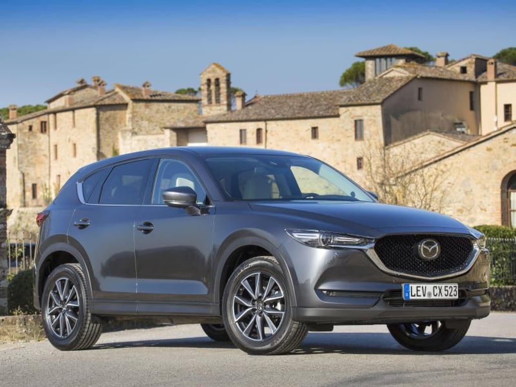 Optisch wurde der kompakte Geländewagen nur aufgefrischt. Auch am Fahrwerk hat Mazda nur feinjustiert. Foto: Mazda/dpa