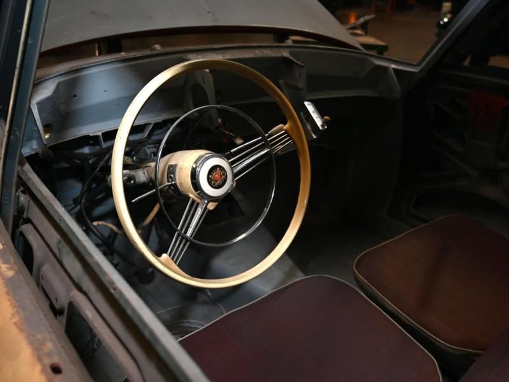 Innenansicht eines Borgward Isabella TS de Luxe von 1952. Dieser steht in der Ausstellungshalle im Speicher I in der Überseestadt. Foto: Carmen Jaspersen