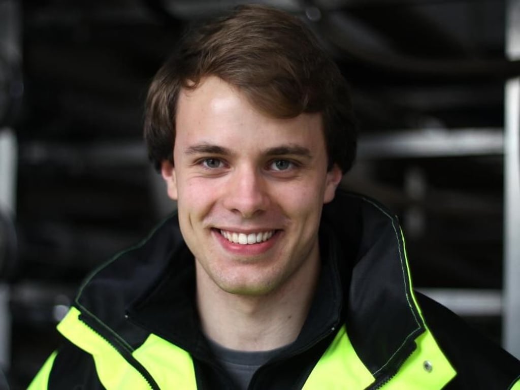 Jan Lacher macht bei der Dortmunder Entsorgungsgesellschaft EDG die dreijährige Ausbildung zur Fachkraft für Kreislauf- und Abfallwirtschaft. Foto: Ina Fassbender