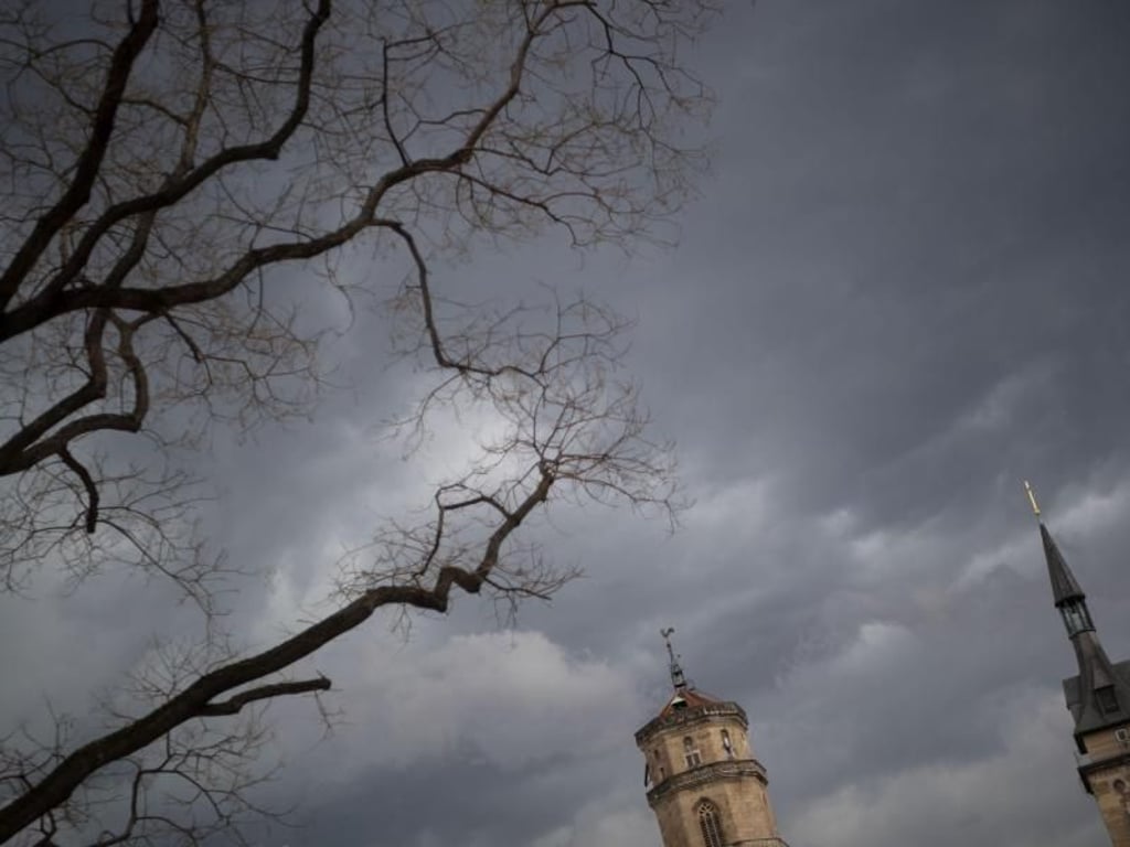 Schon am Nachmittag waren in Stuttgart dunkle Wolken zu sehen. Foto: Marijan Murat