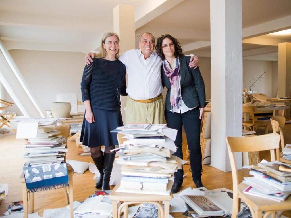 Günther Uecker mit Marion Ackermann (l) und Florence Thurmes. Foto: Rolf Vennenbernd