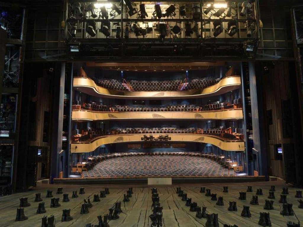 Oper Frankfurt: Blick von der Bühne in den Zuschauerraum. Foto: Barbara Aumüller/Oper Frankfurt