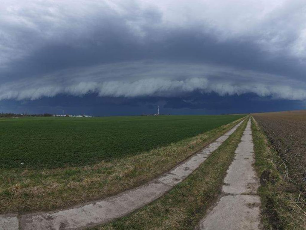 Krachend fegte ein heftiges Gewitter über Deutschland. Foto: Jens Uhlig