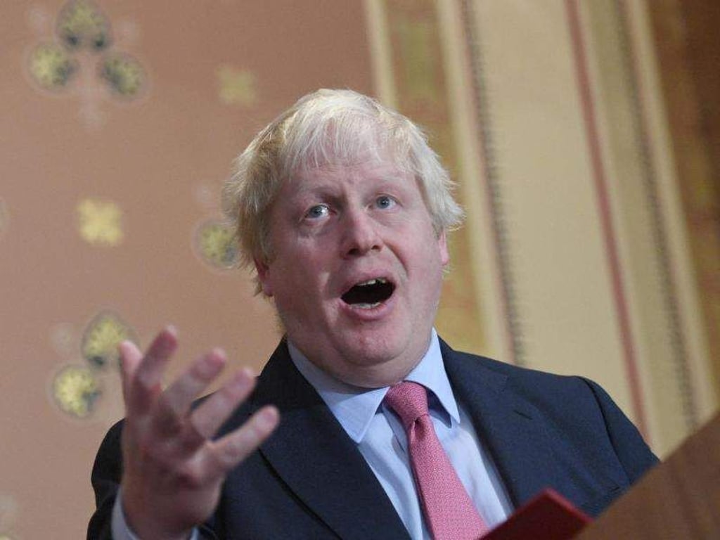 Großbritanniens Außenminister Boris Johnson, hier am 7. Dezember in London, hat den Geschmack von Pfirsichen aus Fukushima gelobt. Foto: Victoria Jones