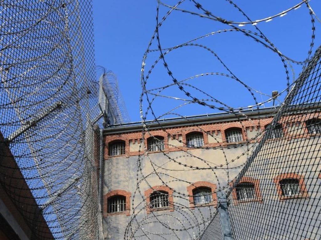 Wer beruflich im Gefängnis tätig ist, sollte Einfühlungs-, aber auch Durchsetzungsvermögen mitbringen. Foto: Jens Wolf