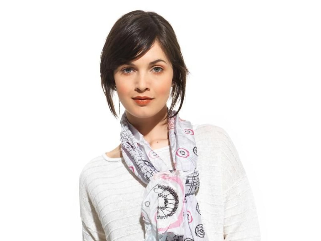 Leicht müssen die Schals im Frühling sein - so wie dieses Modell von Eve in paradise (Schal ca. 50 Euro). Foto: Eve in paradise