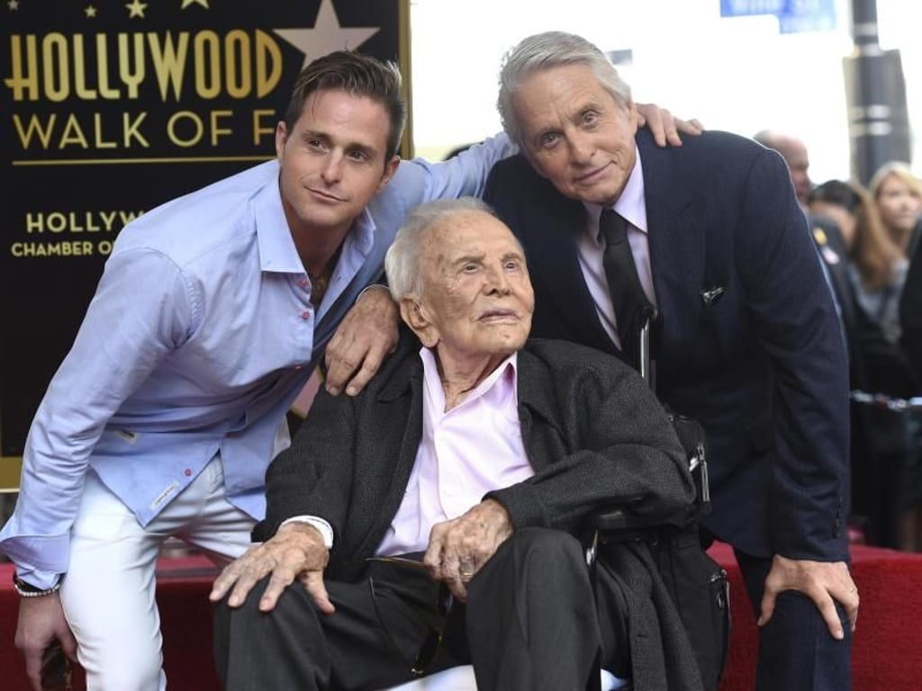 Drei Generationen: Cameron, Kirk und Michael Douglas (l-r). Foto: Chris Pizzello/Invision/AP