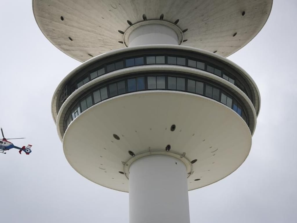 Der 11. Mai 1968 eingeweihte Turm musste 2001 wegen Asbestfunden und Sanierung geschlossen werden. Foto: Christian Charisius