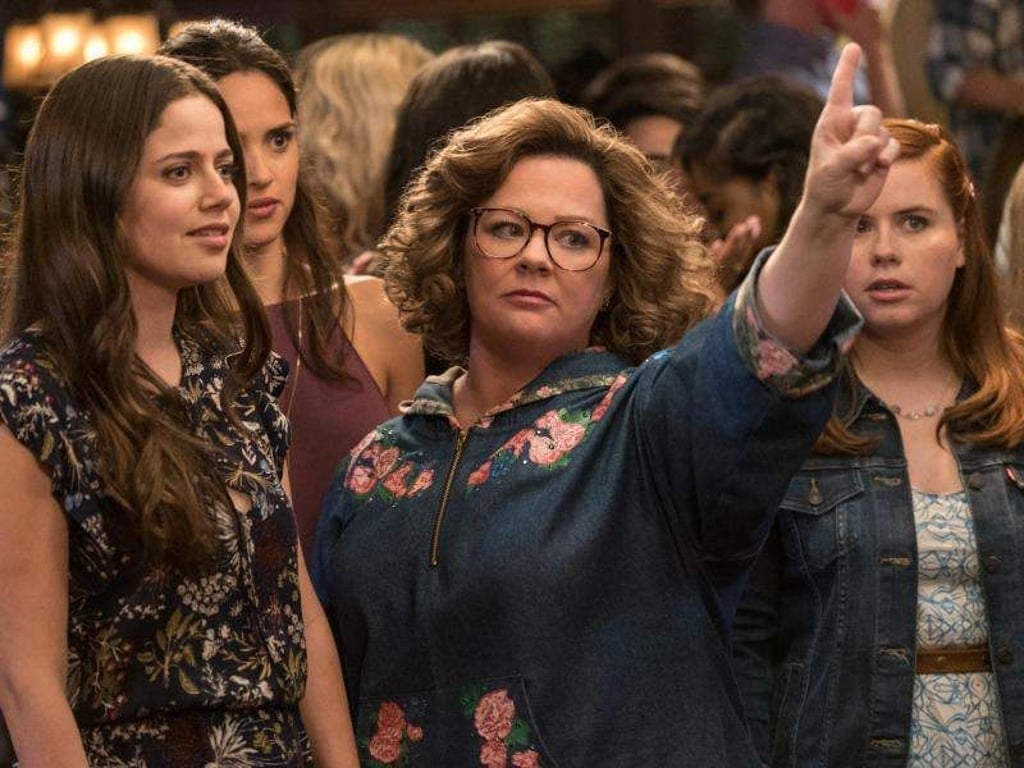 Maddie (Molly Gordon, l-r), Amanda (Adriana Arjona), Deanna (Melissa McCarthy) und Debbie (Jessie Ennis) gehen feiern. Foto: Hopper Stone/Warner Bros