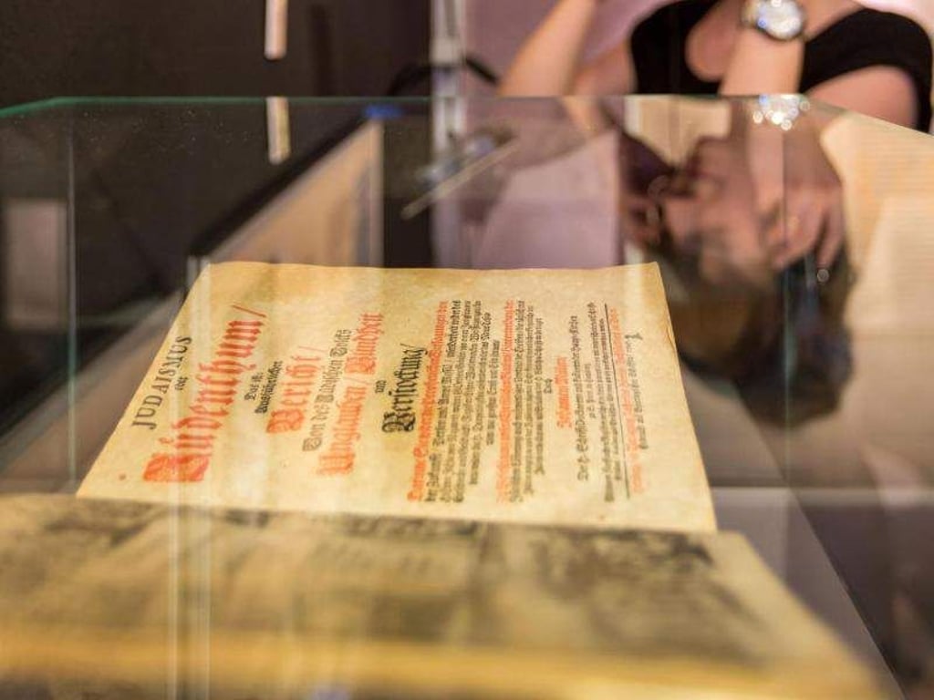 Blick in die Ausstellung. Foto: Michael Reichel