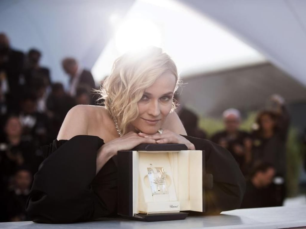 Diane Kruger mit ihrer Trophäe in Cannes. Foto: Arthur Mola