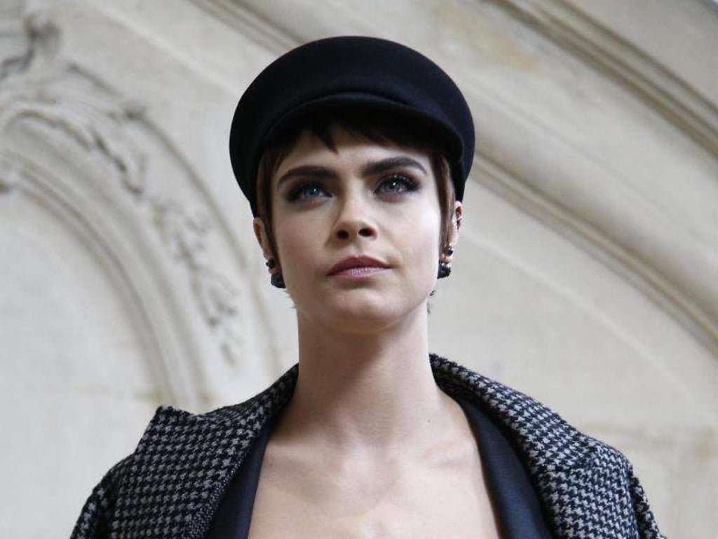 Kleidung schmückt - und schützt vor allem: Cara Delevingne. Foto: Thibault Camus/AP/dpa