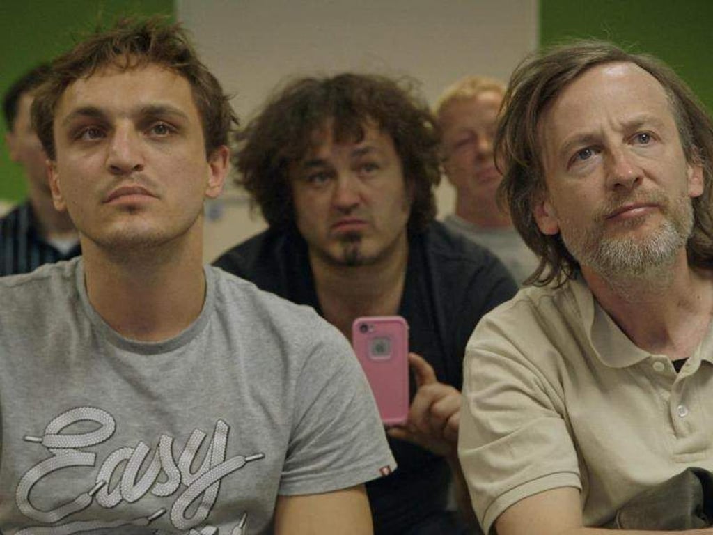 Vater Rocky (Stahlberg, r) und Thorben (Franz Rogowski). Foto: Alamode Film