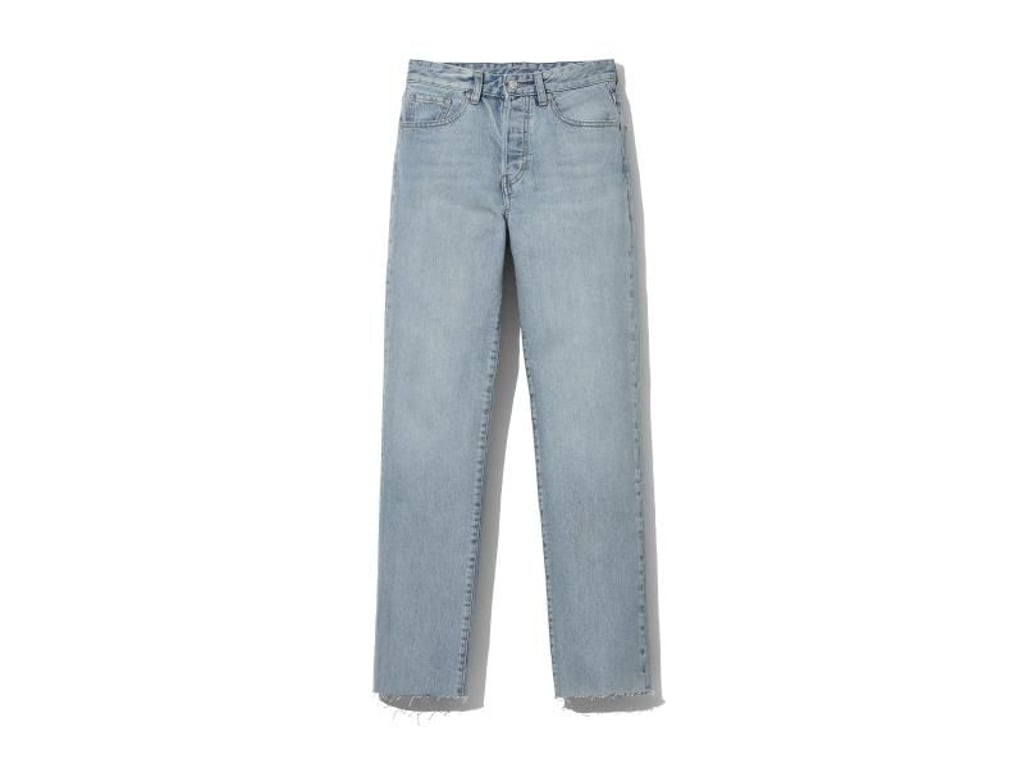 Die angesagten Jeans haben eine hohen Bund bis zur Taille und einen fransigen Saum. Hier ein Beispiel von Tom Tailor denim (ca. 50 Euro). Foto: Tom Tailor denim